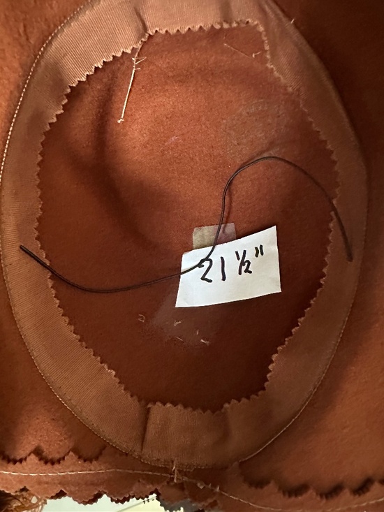 MAGNIFICENT 1940\'S RUST WIDE BRIM HAT + GROSGRAIN TRIMMING & LARGE FEATHER
